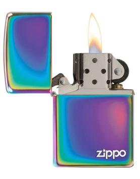 Zippo Spectrum with logo open met vlam